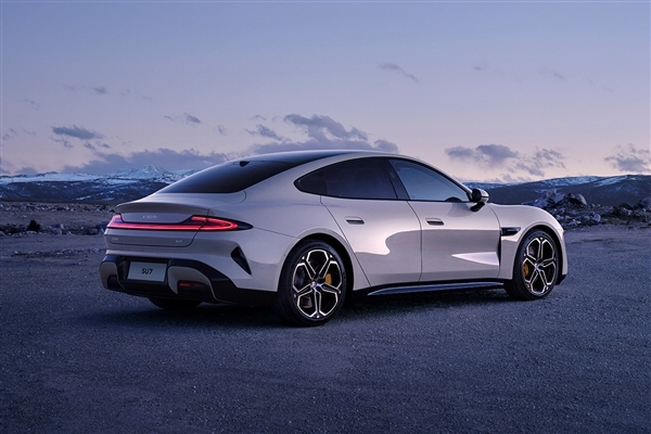 小米明年将推4款新车：小米SU7改款、行政版、两款增程SUV